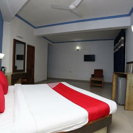 Oyo 5667 Katra Continental Hotel Eksteriør billede
