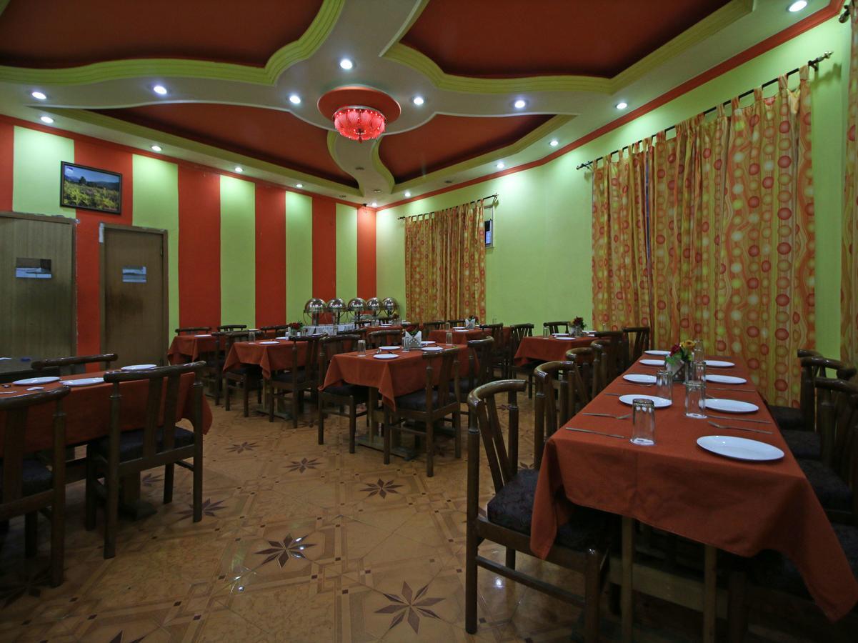 Oyo 5667 Katra Continental Hotel Eksteriør billede