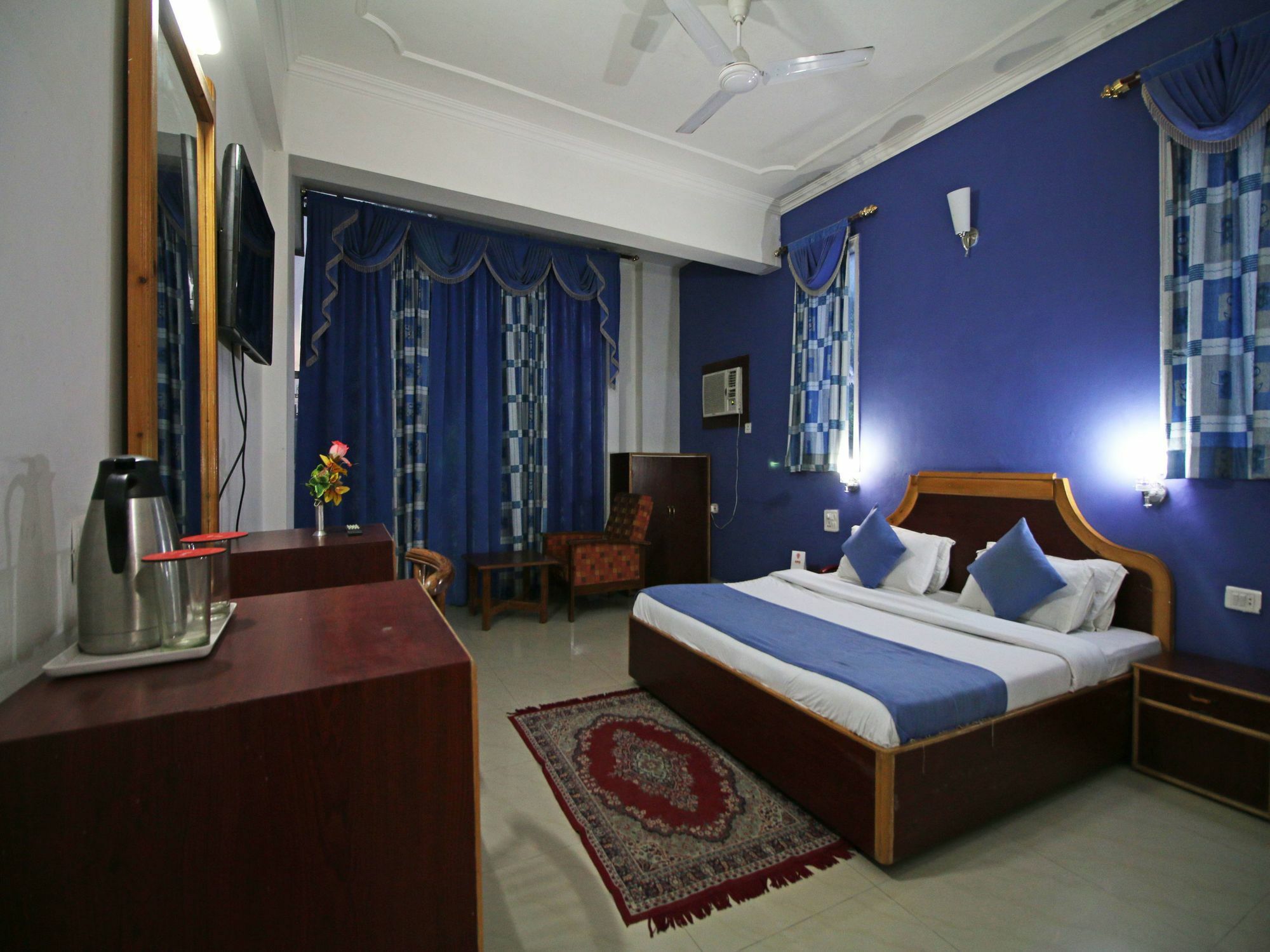 Oyo 5667 Katra Continental Hotel Eksteriør billede