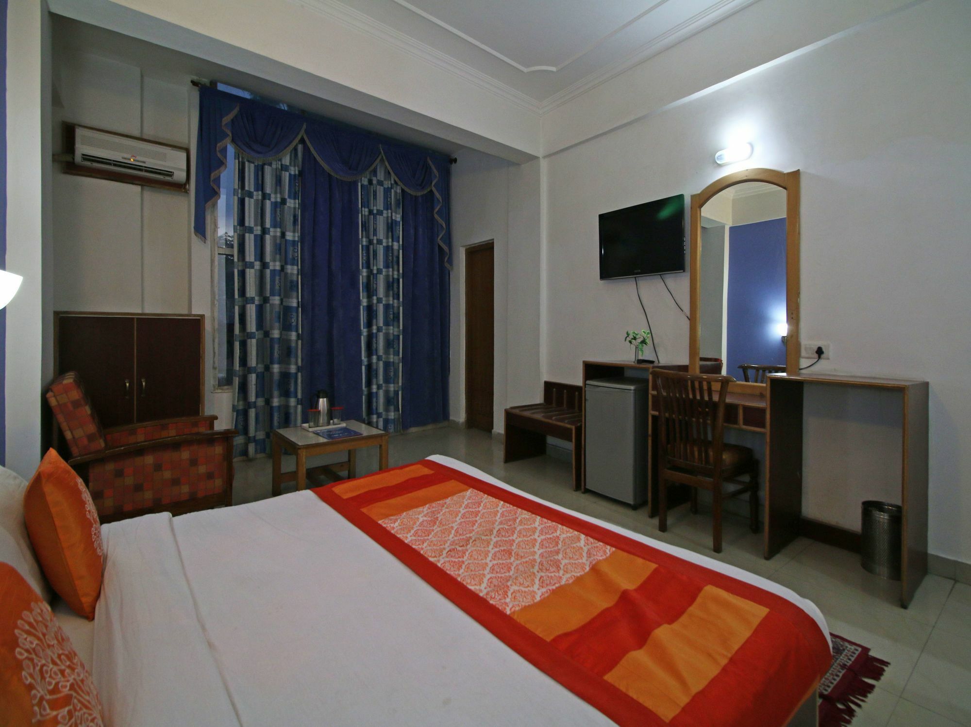 Oyo 5667 Katra Continental Hotel Eksteriør billede