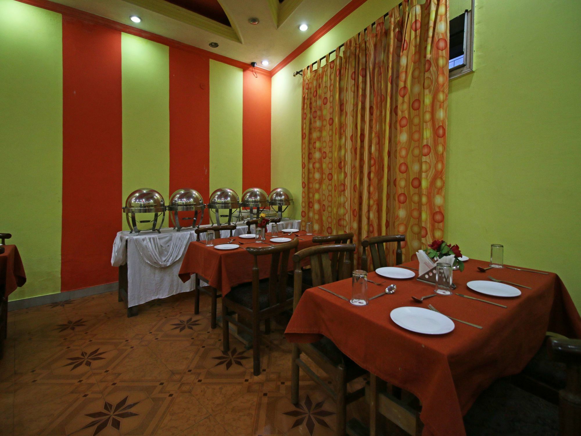 Oyo 5667 Katra Continental Hotel Eksteriør billede