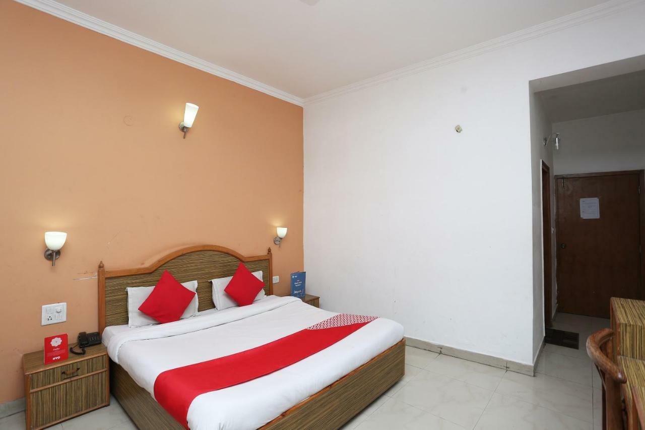 Oyo 5667 Katra Continental Hotel Eksteriør billede